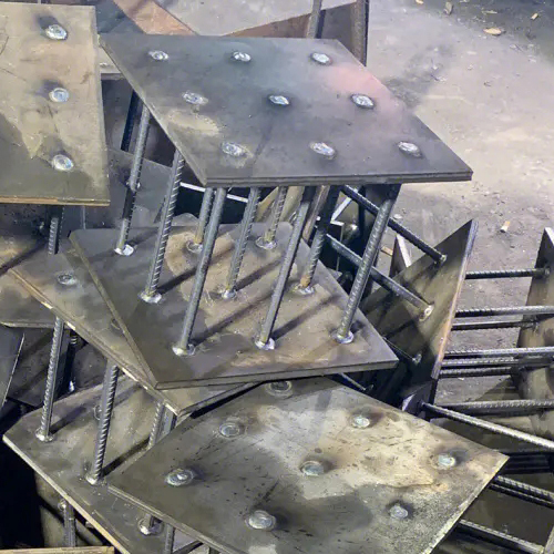 在确定中卫预埋件位置时，需要考虑以下几点